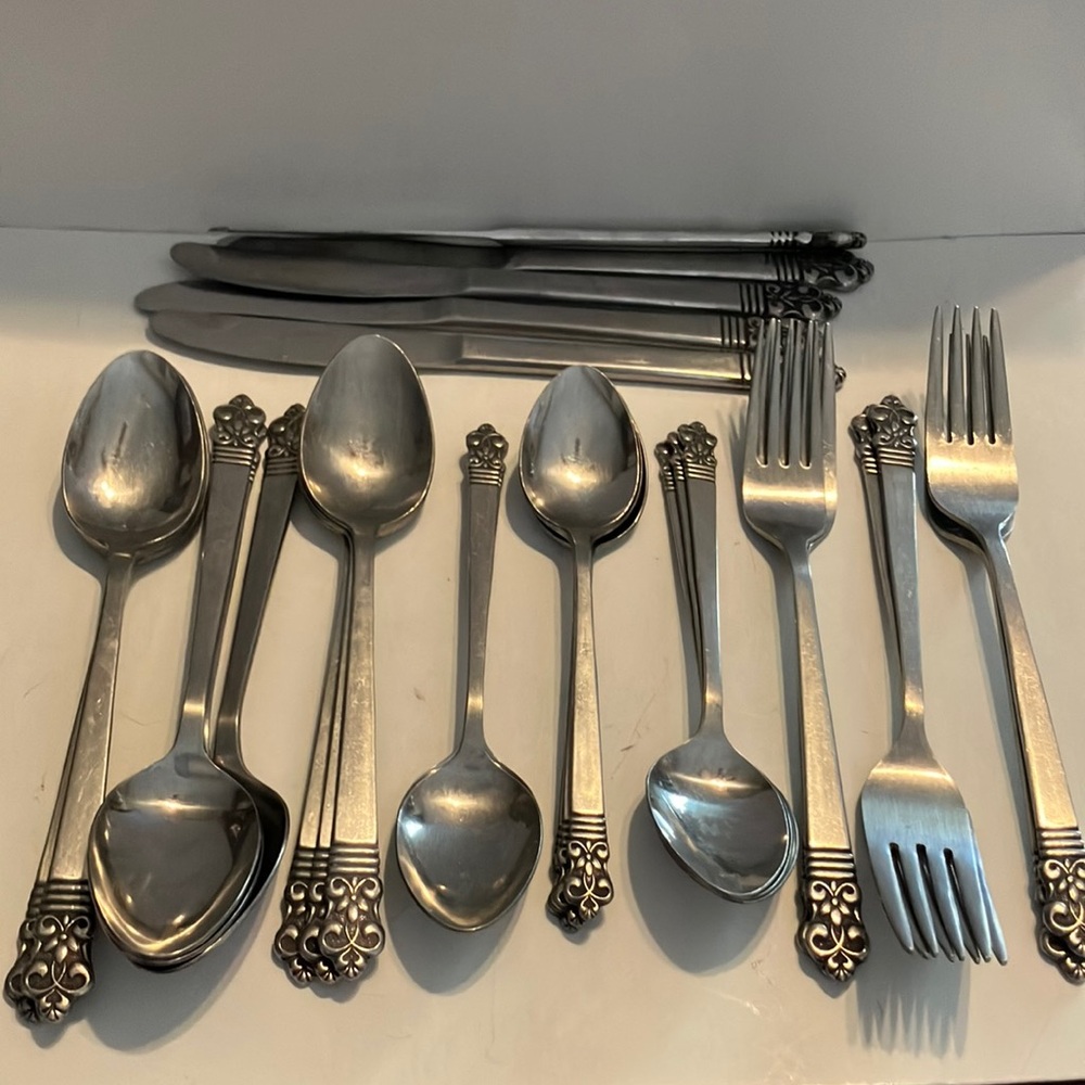 Cambridge Flatware Dining Set with Ornate Design‎